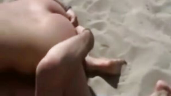 Uma bimbo os melhores vídeos de pornô das brasileirinhas com enormes seios falsos fazendo ioga nua no chão