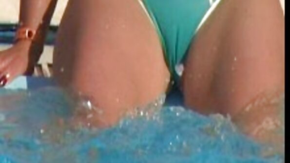 Uma loira com uma xvideos melhores pornos bunda grande está levando um pau enfiado na boca