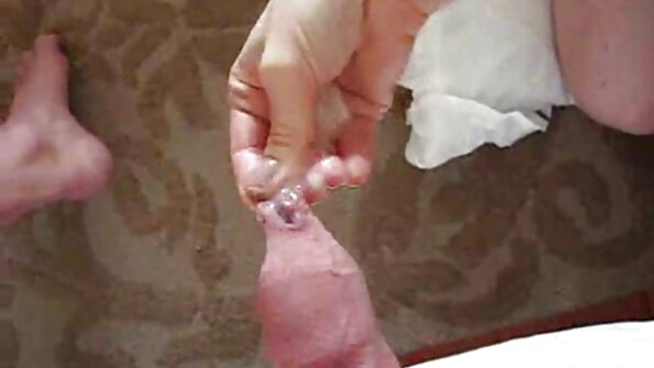 Morena gostosa melhor vídeo pornô brasileiro com piercing na bucetinha se fode na cama