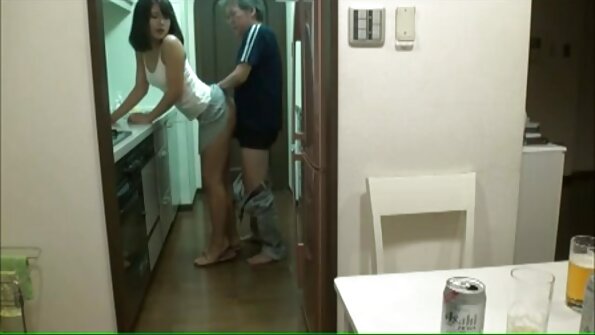 Uma adolescente que filme pornô os melhores adora pau se fode em seu cuzinho apertado