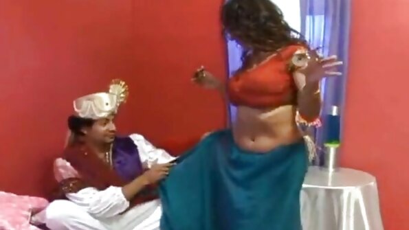 Adorável colegial ruiva pronta os melhores videos sexo para provar o pau do professor