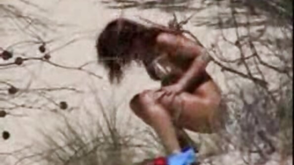 Uma adolescente que se diverte com sexo anal está tendo um pau na video erotico em hd bunda