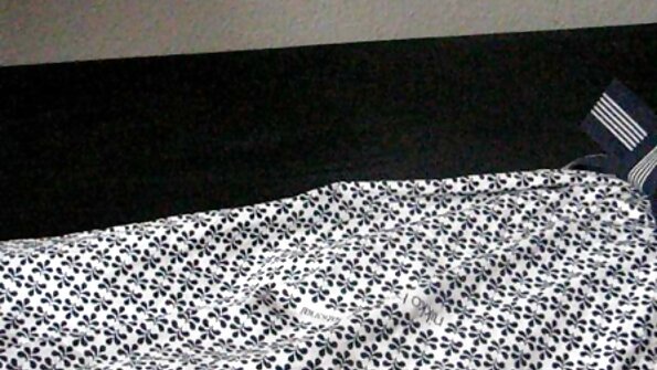 Homem negro careca penetrando loira adorável em todo o sofá melhor site porno amador