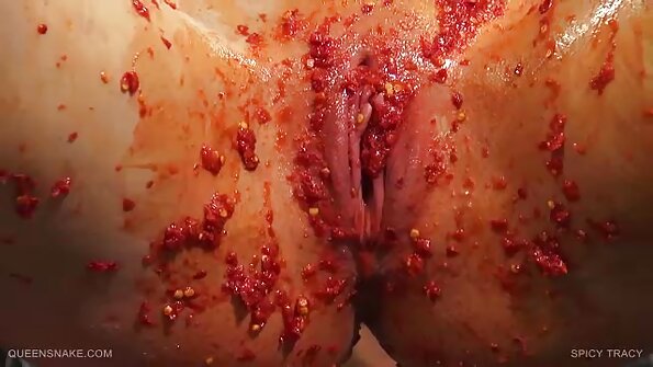 Uma milf melhores vídeos pornô brasileiros latina peituda com uma bunda sexy e enormes seios falsos é perfurada