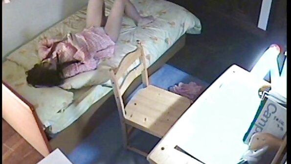 Uma megera melhores porno anal magra sendo levada por seu amante excitado na cama