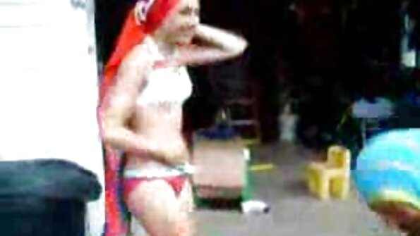 Uma loira o melhor do porno brasileiro com uma bunda sexy sendo fodida por dois negros