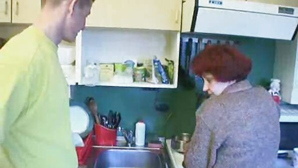 Uma latina melhores xvídeos pornô está tendo gozadas em sua buceta raspada apertada hoje