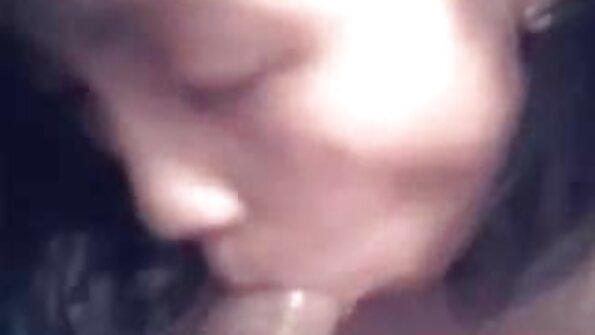 Uma garota peituda com uma bela bunda redonda é fodida com força em sua buceta melhor site porno com novinhas molhada