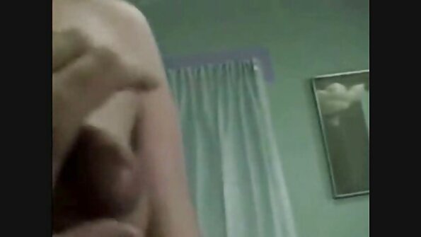 Uma linda adolescente que vídeo de pornô melhor do mundo tem seios naturais está sendo bem penetrada