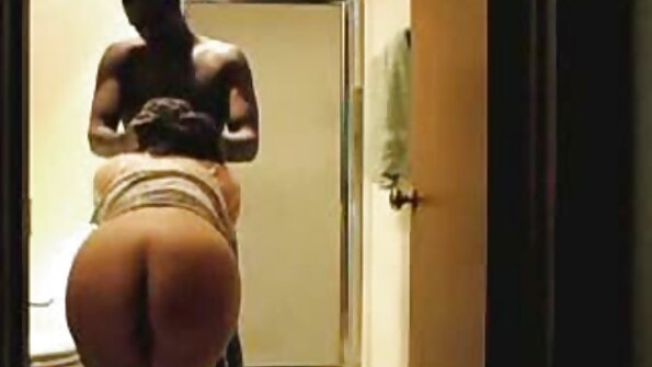 Uma cadela de seios grandes está recebendo uma dupla penetração melhores site de video porno de dois homens