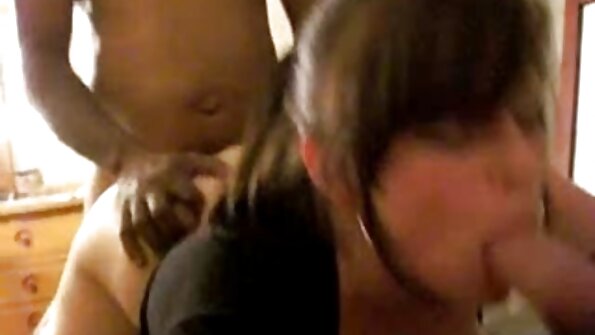 Uma ruiva e uma loira demonstram do os melhores vídeos pornô caseiro que são capazes